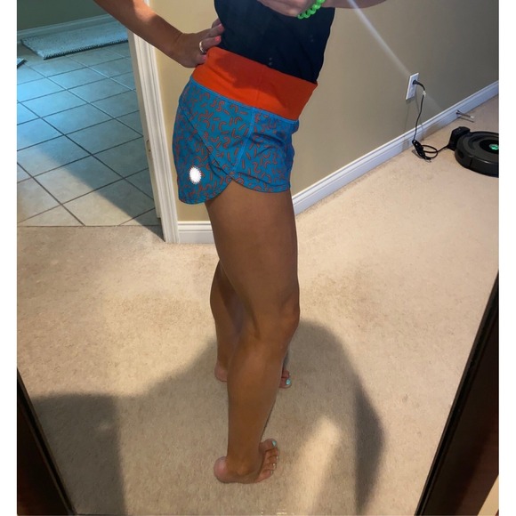 Lululemon seawheeze Squiggles Speed Shorts Size 2 WOMENS RARE - Picture 1 of 8